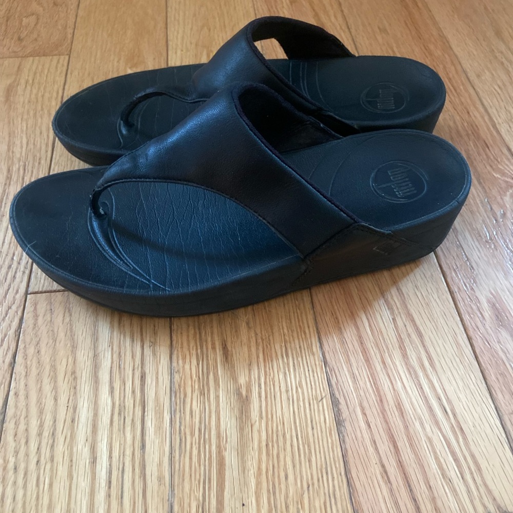 LULU Leather Toe-Post Sandals